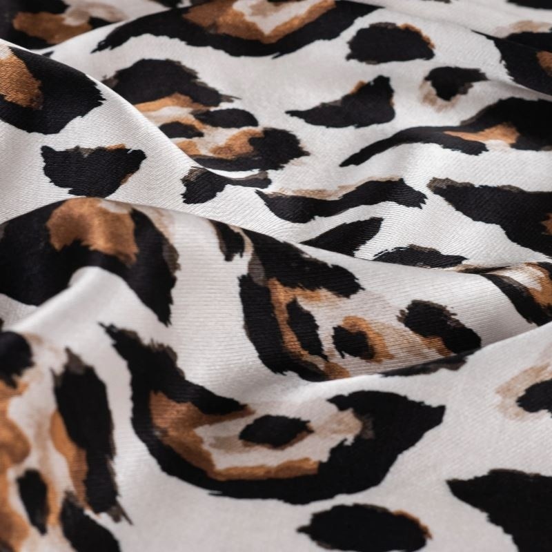 Coupon 3m Tissu Satin de Viscose Imprimé Léopard Sable